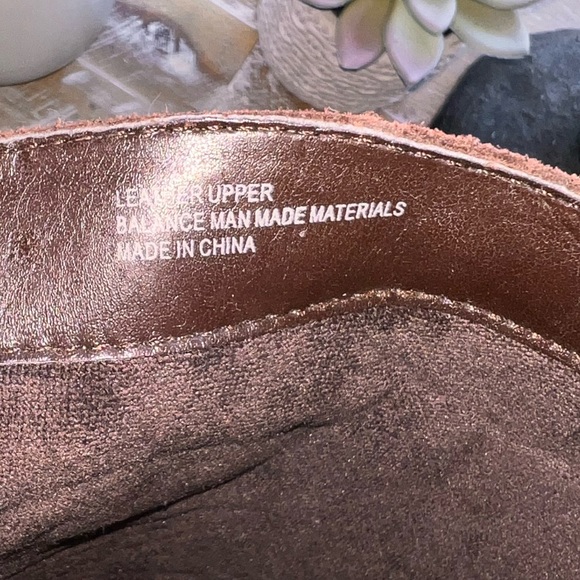 B. O. C. size EU 40.5 reddish brown leather boots, 3” heel, excellent condition - Picture 9 of 11